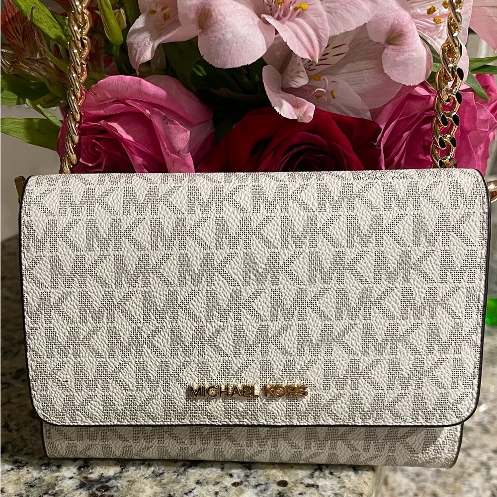 💗 Michael Kors vanilla and pink crossbody w/ wallet on the inside, new! 💗